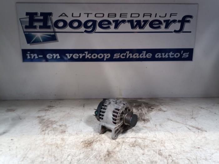 Gebruikte Dynamo Renault Captur I (2R) 1.2 TCE 16V EDC Prijs € 40,00 Margeregeling aangeboden door Autobedrijf Hoogerwerf