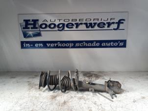 Gebruikte Mac Phersonpoot links-voor Renault Captur (2R) 1.2 TCE 16V EDC Prijs € 50,00 Margeregeling aangeboden door Autobedrijf Hoogerwerf
