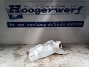 Gebruikte Ruitensproeiertank voor Nissan Qashqai (J11) 1.2 DIG-T 16V Prijs € 20,00 Margeregeling aangeboden door Autobedrijf Hoogerwerf