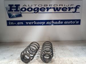 Gebruikte Veerschroef achter Opel Corsa E 1.0 SIDI Turbo 12V Prijs € 40,00 Margeregeling aangeboden door Autobedrijf Hoogerwerf
