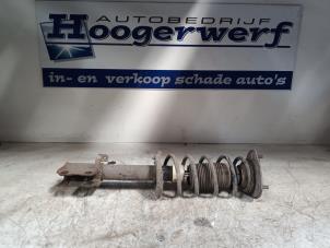 Gebruikte Mac Phersonpoot links-voor Mitsubishi Colt (Z2/Z3) 1.3 16V Prijs € 30,00 Margeregeling aangeboden door Autobedrijf Hoogerwerf