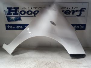 Gebruikte Scherm rechts-voor Toyota Yaris II (P9) 1.0 12V VVT-i Prijs € 150,00 Margeregeling aangeboden door Autobedrijf Hoogerwerf