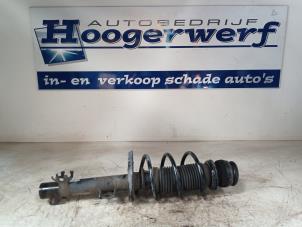 Gebruikte Mac Phersonpoot rechts-voor Volkswagen Up! (121) 1.0 12V 60 Prijs € 40,00 Margeregeling aangeboden door Autobedrijf Hoogerwerf