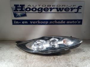 Gebruikte Koplamp rechts Ford Fiesta 6 (JA8) 1.4 TDCi Prijs € 130,00 Margeregeling aangeboden door Autobedrijf Hoogerwerf