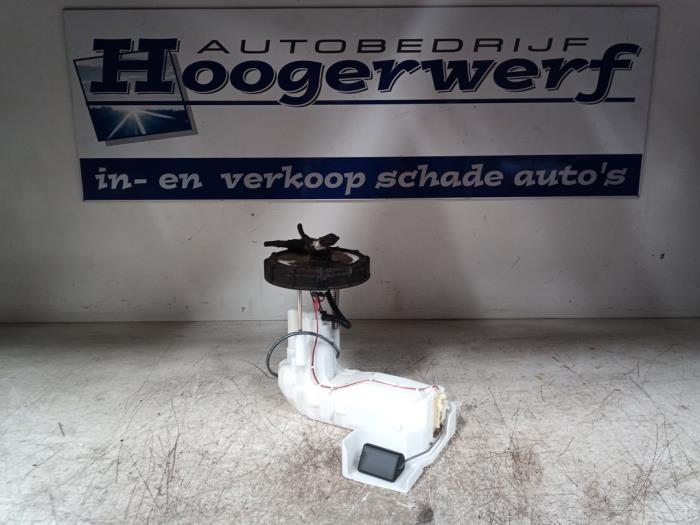 Gebruikte Tank element Pomp Suzuki Celerio (LF) 1.0 12V Dualjet Prijs € 50,00 Margeregeling aangeboden door Autobedrijf Hoogerwerf
