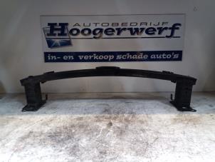Gebruikte Bumperframe voor Renault Megane IV (RFBB) 1.6 GT Energy TCe 205 EDC Prijs € 125,00 Margeregeling aangeboden door Autobedrijf Hoogerwerf