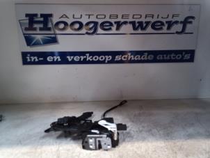 Gebruikte Deurslot Mechaniek 4Deurs rechts-voor Ford Fiesta 6 (JA8) 1.25 16V Prijs € 25,00 Margeregeling aangeboden door Autobedrijf Hoogerwerf