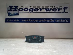 Gebruikte Paniekverlichtings Schakelaar Ford Ka II 1.2 Prijs € 25,00 Margeregeling aangeboden door Autobedrijf Hoogerwerf