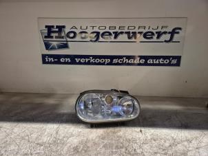 Gebruikte Koplamp rechts Volkswagen Golf IV (1J1) 1.6 16V Prijs € 20,00 Margeregeling aangeboden door Autobedrijf Hoogerwerf