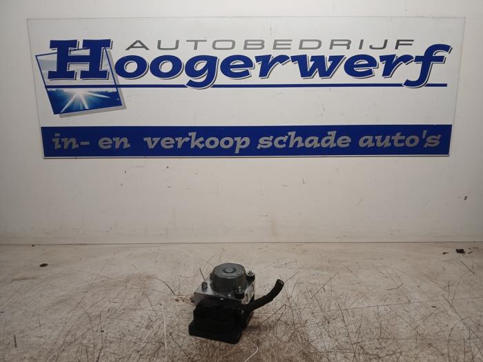 Gebruikte ABS Pomp Dacia Sandero II 1.0 Sce 75 12V Prijs € 40,00 Margeregeling aangeboden door Autobedrijf Hoogerwerf