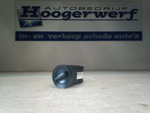 Gebruikte Schakelaar Licht Volkswagen Golf IV (1J1) 1.9 TDI Prijs € 10,00 Margeregeling aangeboden door Autobedrijf Hoogerwerf