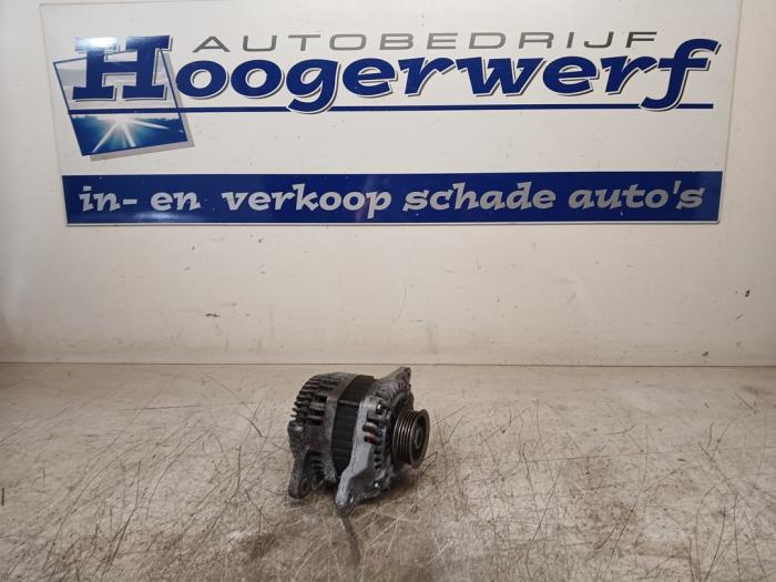 Gebruikte Dynamo Mitsubishi Colt (Z2/Z3) 1.1 12V Prijs € 30,00 Margeregeling aangeboden door Autobedrijf Hoogerwerf