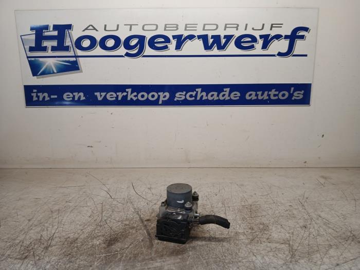 Gebruikte ABS Pomp Mitsubishi Colt (Z2/Z3) 1.1 12V Prijs € 40,00 Margeregeling aangeboden door Autobedrijf Hoogerwerf