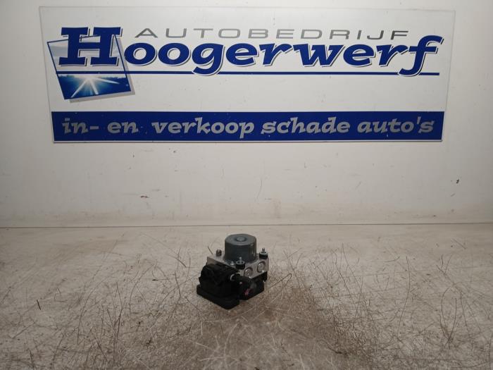 Gebruikte ABS Pomp Renault Twingo III (AH) 1.0 SCe 70 12V Prijs € 50,00 Margeregeling aangeboden door Autobedrijf Hoogerwerf