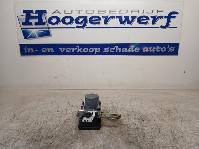 Gebruikte ABS Pomp Peugeot Partner Tepee (7A/B/C/D/E/F/G/J/P/S) 1.6 VTi 95 16V Phase 2 Prijs € 250,00 Margeregeling aangeboden door Autobedrijf Hoogerwerf