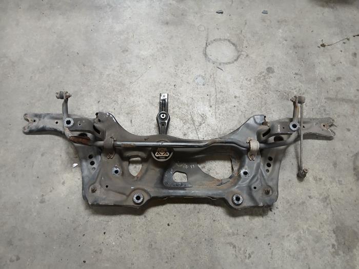 Gebruikte Subframe Volkswagen Golf VII (AUA) 1.2 TSI 16V Prijs € 120,00 Margeregeling aangeboden door Autobedrijf Hoogerwerf