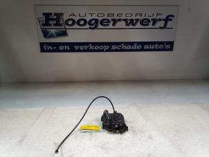 Gebruikte Slotvanger Achterklep Ford Focus 1 Wagon 1.6 16V Prijs € 20,00 Margeregeling aangeboden door Autobedrijf Hoogerwerf