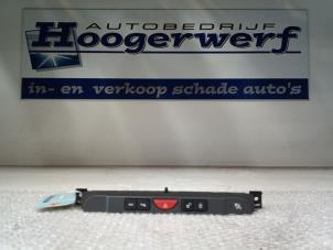Gebruikte Instrumentenpaneel Landrover Discovery Prijs € 30,00 Margeregeling aangeboden door Autobedrijf Hoogerwerf