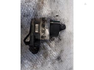 ABS Pomp van een Renault Megane II CC (EM) 1.6 16V 2005