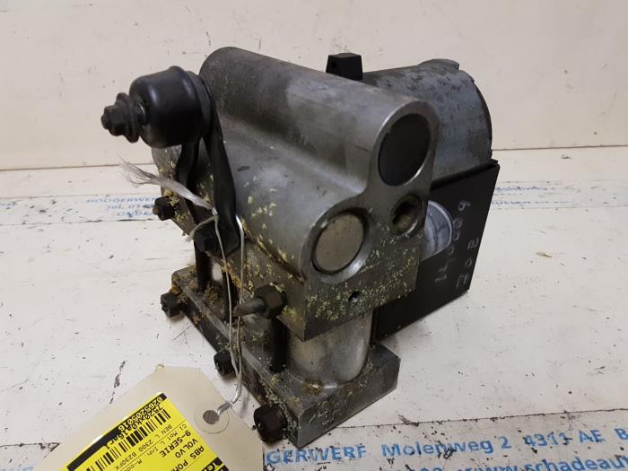 Gebruikte ABS Pomp Volvo 940 I Estate 2.3i (LPT) Polar Prijs € 70,00 Margeregeling aangeboden door Autobedrijf Hoogerwerf