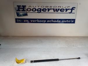 Gebruikte Amortisseur links-achter Audi A4 Avant (B5) 1.9 TDI Prijs € 10,00 Margeregeling aangeboden door Autobedrijf Hoogerwerf