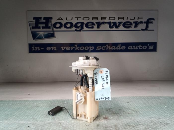 Gebruikte Tank element Pomp Peugeot 206 (2A/C/H/J/S) 1.1 XN,XR Prijs € 30,00 Margeregeling aangeboden door Autobedrijf Hoogerwerf
