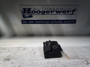 Gebruikte Zekeringkast Seat Alhambra (7N) 2.0 TDI 16V Prijs € 75,00 Margeregeling aangeboden door Autobedrijf Hoogerwerf