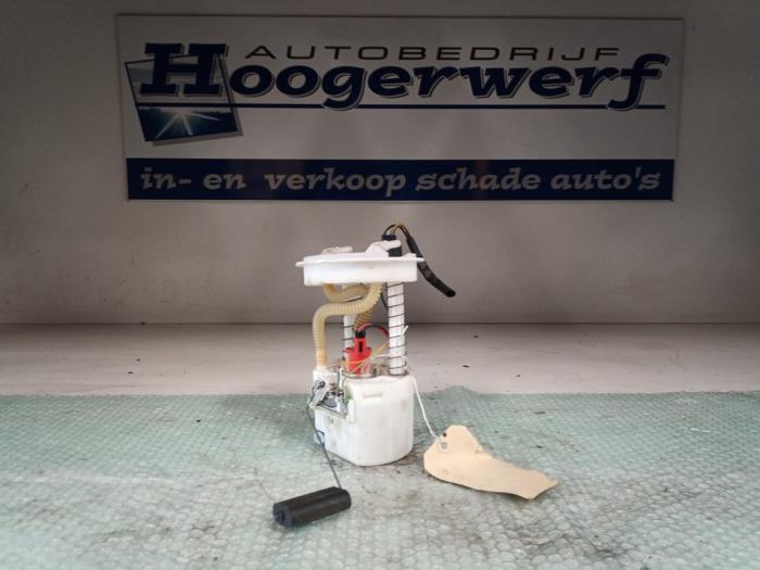 Gebruikte Tank element Pomp Ford Fiesta 5 (JD/JH) 1.6 16V Prijs € 50,00 Margeregeling aangeboden door Autobedrijf Hoogerwerf