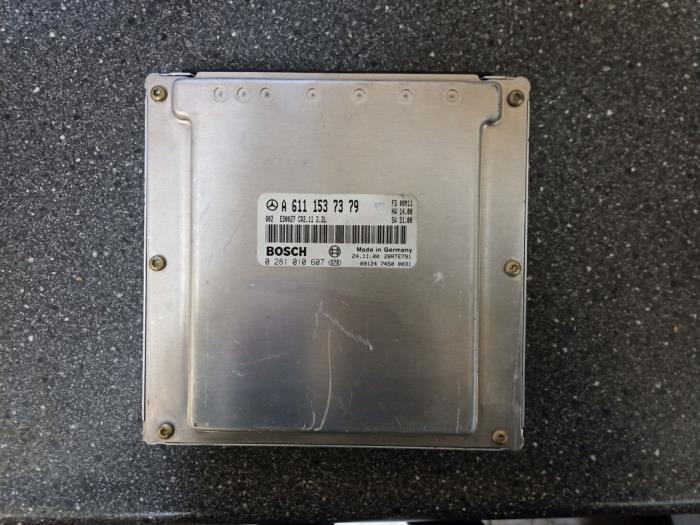 Boordcomputer van een Mercedes-Benz C (W203) 2.2 C-220 CDI 16V 2001