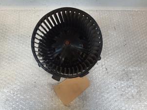 Gebruikte Chaufage Ventilatiemotor Ford Focus 2 1.6 TDCi 16V 90 Prijs € 20,00 Margeregeling aangeboden door Autobedrijf Hoogerwerf