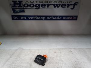 Gebruikte Voorgloei Relais Mercedes Vito (638.0) 2.3 110D Prijs € 20,00 Margeregeling aangeboden door Autobedrijf Hoogerwerf