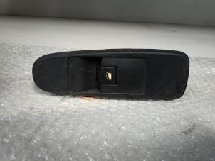 Gebruikte Ruit schakelaar elektrisch Citroen C4 Grand Picasso (UA) 1.6 HDiF 16V 110 Prijs € 15,00 Margeregeling aangeboden door Autobedrijf Hoogerwerf