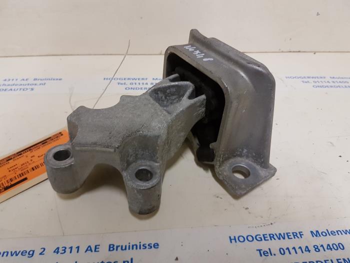 Gebruikte Motorrubber Renault Twingo II (CN) 1.2 16V LEV Prijs € 25,00 Margeregeling aangeboden door Autobedrijf Hoogerwerf