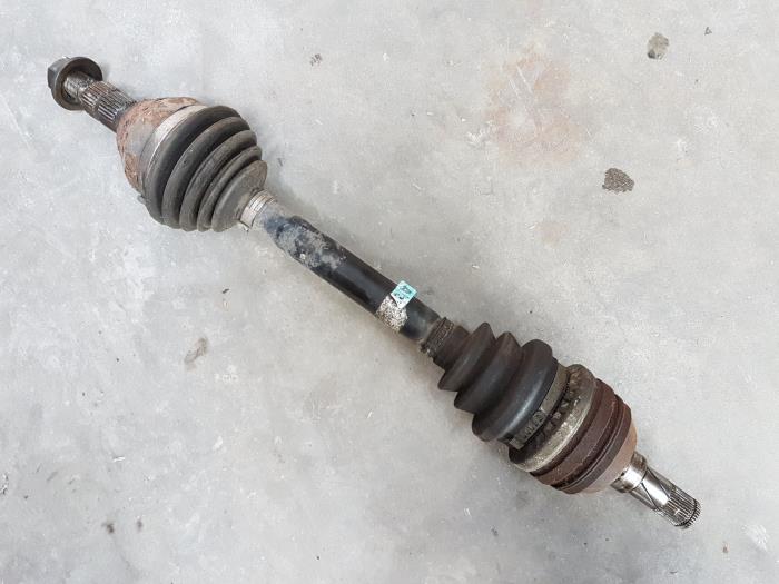 Gebruikte Aandrijfas links-voor Opel Vectra C 2.0 DTI 16V Prijs € 40,00 Margeregeling aangeboden door Autobedrijf Hoogerwerf