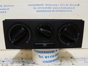 Gebruikte Kachel Bedieningspaneel Volkswagen Polo III (6N2) 1.9 SDI Prijs € 15,00 Margeregeling aangeboden door Autobedrijf Hoogerwerf