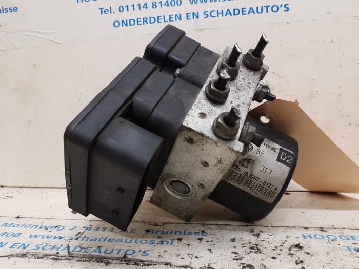 Gebruikte ABS Pomp Volkswagen Caddy III (2KA,2KH,2CA,2CH) 2.0 SDI Prijs € 100,00 Margeregeling aangeboden door Autobedrijf Hoogerwerf