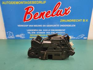 Gebruikte Deurslot Mechaniek 4Deurs links-voor Volkswagen UP Prijs op aanvraag aangeboden door Benelux Zwijndrecht B.V.