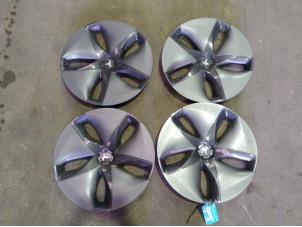 Gebruikte Wieldop set Tesla Model 3 Long Range AWD 75 kWh Prijs € 90,00 Margeregeling aangeboden door Benelux Zwijndrecht B.V.