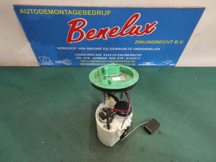 Gebruikte Benzinepomp Volkswagen Golf VII (AUA) 1.0 TSI 12V BlueMotion Prijs op aanvraag aangeboden door Benelux Zwijndrecht B.V.