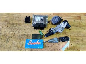 Gebruikte Slotenset Volkswagen Up! (121) 1.0 12V 60 Prijs op aanvraag aangeboden door Benelux Zwijndrecht B.V.