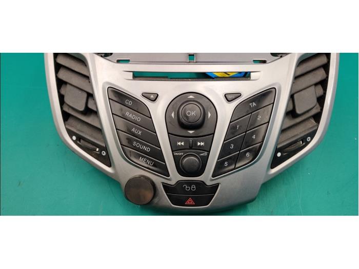 Radiobedienings paneel van een Ford Fiesta 6 (JA8) 1.25 16V 2009