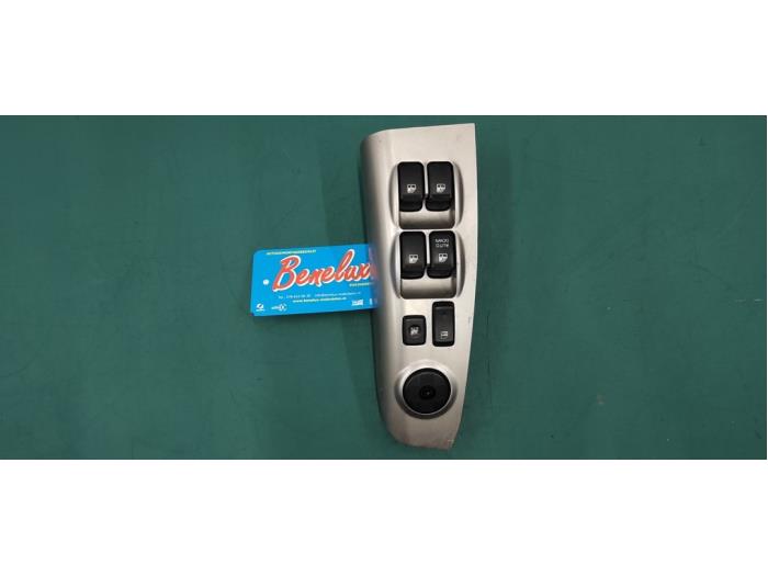 Elektrisch Raam Schakelaar van een Kia Sportage (JE) 2.0 CVVT 16V 4x2 2008