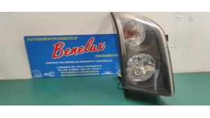 Gebruikte Rechter Koplamp Volkswagen Crafter 2.0 TDI Prijs op aanvraag aangeboden door Benelux Zwijndrecht B.V.