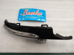 Gebruikte Knipperlicht spiegel links Renault Grand Scénic IV (RFAR) 1.5 Energy dCi 110 Hybrid Assist Prijs € 50,00 Margeregeling aangeboden door Benelux Zwijndrecht B.V.