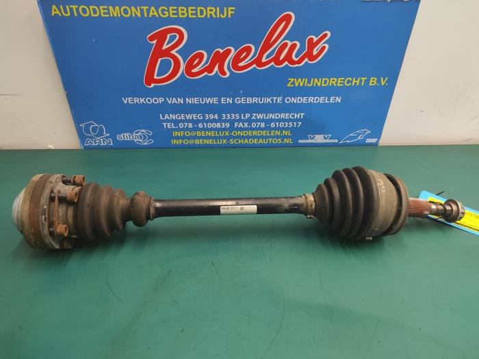 Gebruikte Aandrijfas links-voor Volkswagen Transporter T5 1.9 TDi Prijs op aanvraag aangeboden door Benelux Zwijndrecht B.V.