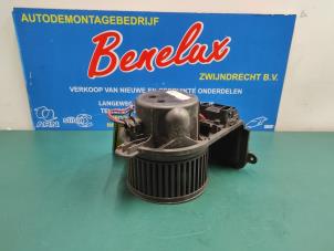 Gebruikte Kachel Ventilatiemotor Renault Clio II (BB/CB) 1.2 16V Prijs op aanvraag aangeboden door Benelux Zwijndrecht B.V.