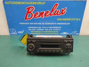 Gebruikte Radio CD Speler Mercedes B (W245) 1.5 B-150 16V Prijs op aanvraag aangeboden door Benelux Zwijndrecht B.V.