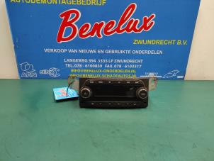 Gebruikte Radio Opel Karl 1.0 12V Prijs op aanvraag aangeboden door Benelux Zwijndrecht B.V.