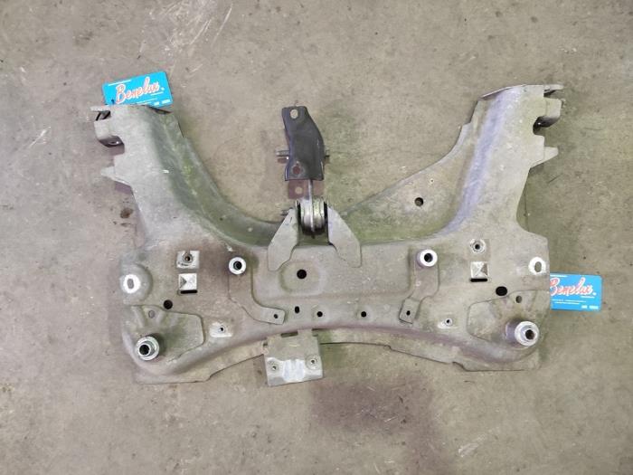 Gebruikte Subframe Renault Captur I (2R) 1.5 Energy dCi 90 FAP Prijs op aanvraag aangeboden door Benelux Zwijndrecht B.V.