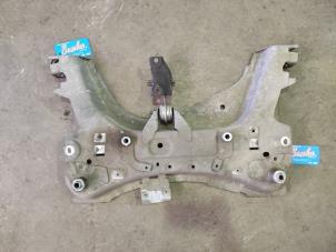 Gebruikte Subframe Renault Captur (2R) 1.5 Energy dCi 90 FAP Prijs op aanvraag aangeboden door Benelux Zwijndrecht B.V.